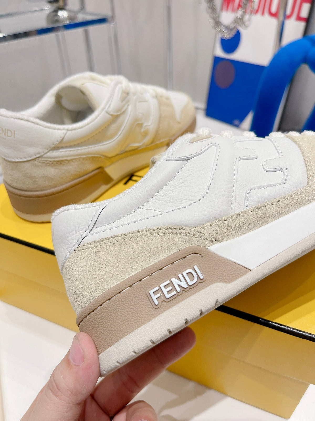 FENDI CASUAL SNEAKER IN WHITE CALFSKIN AND TAN BROWN SUEDE