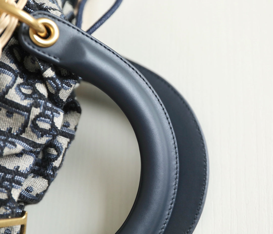 LADY 24 BASKET BAG IN BLACK OBLIQUE JACQUARD MIX BEIGE WICKER