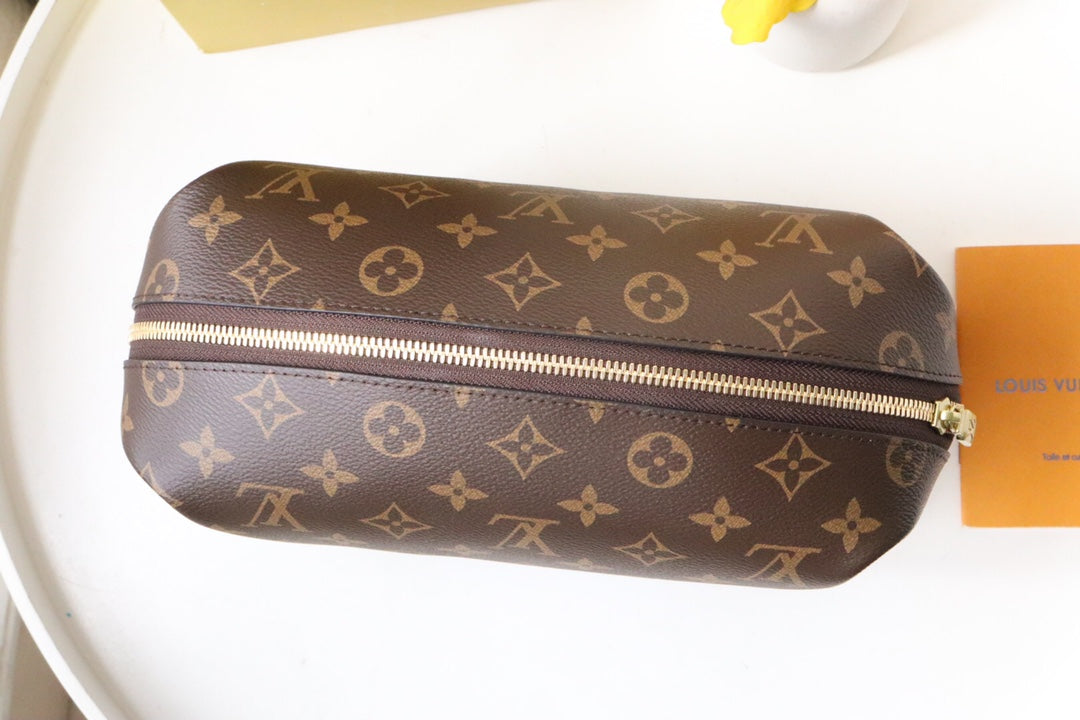 COSMETIC BAG 27 IN BROWN MONOGRAM COATED CANVAS