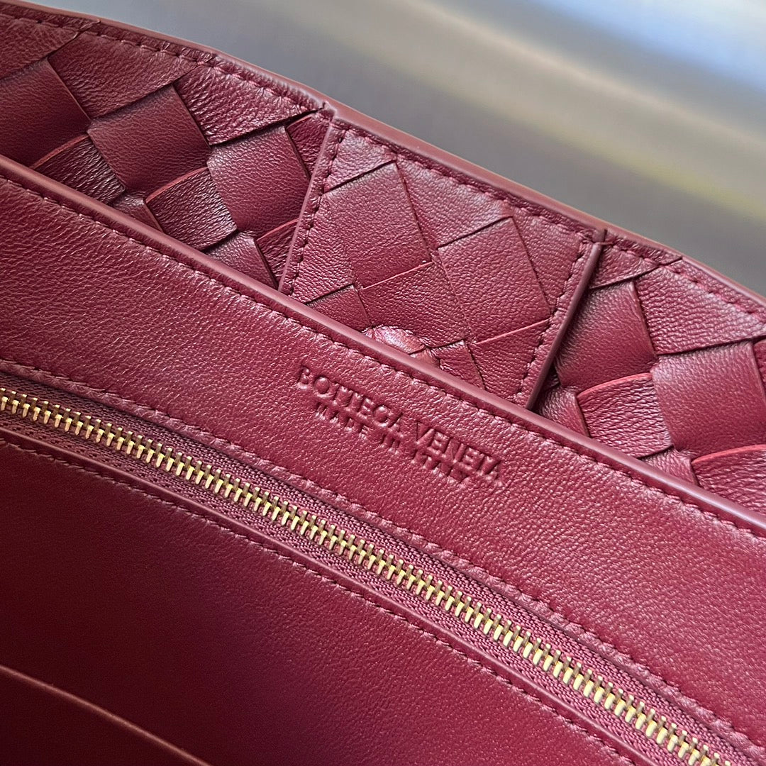 MEDIUM ANDIAMO 32 IN BURGUNDY LAMBSKIN