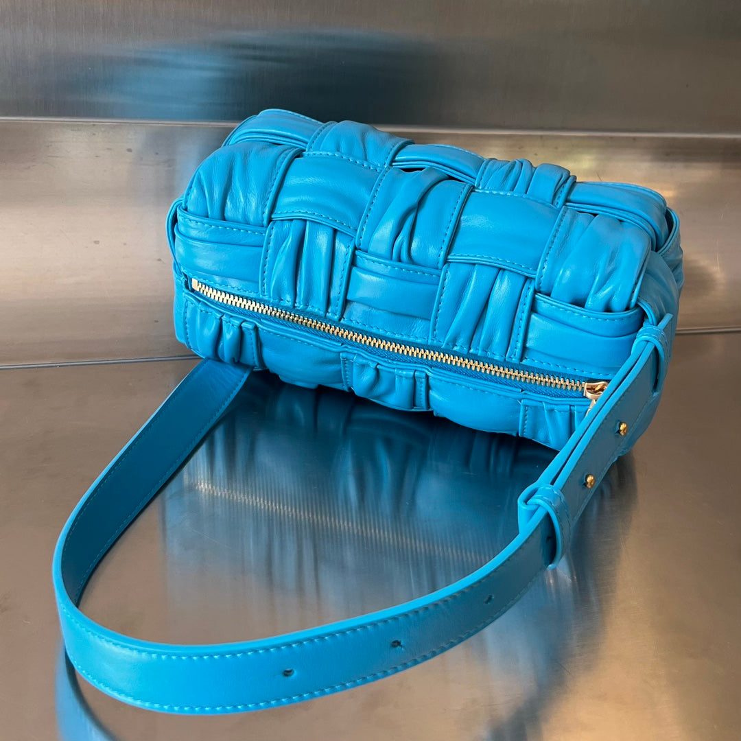 SMALL BRICK CASSETTE 23 IN SKY BLUE SOFT LAMBSKIN