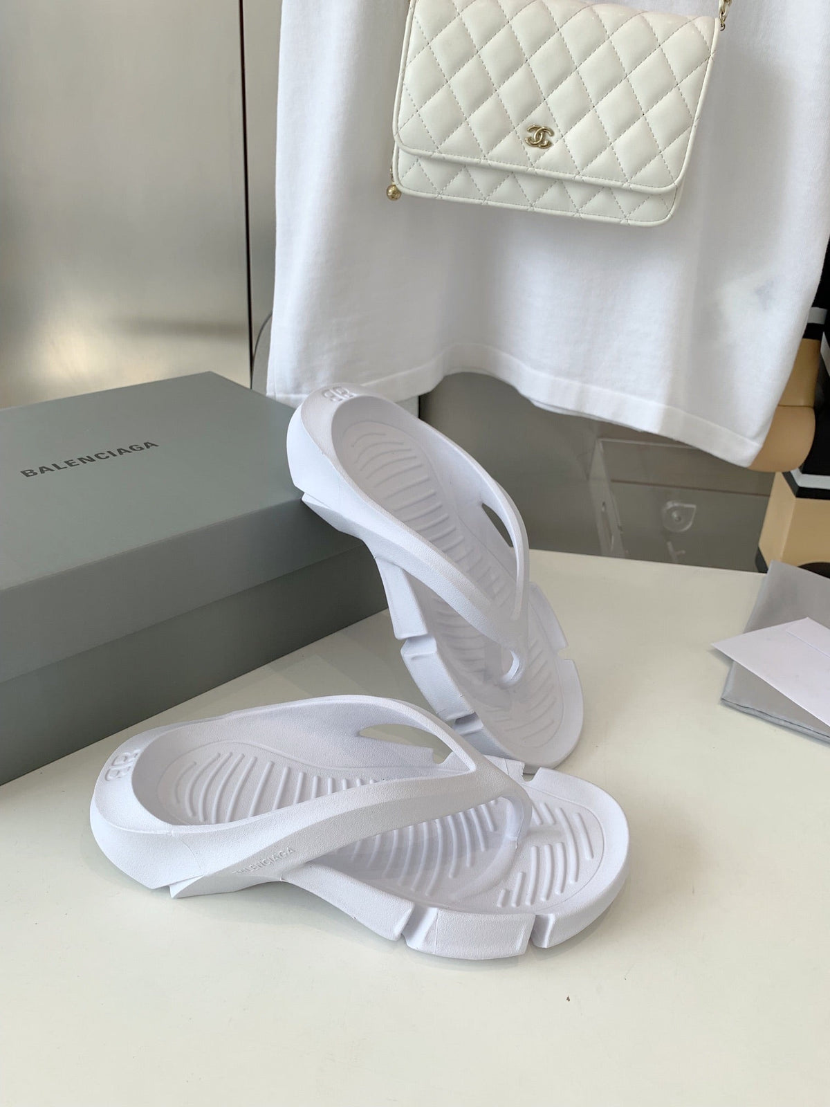 THONG SANDALS IN WHITE RUBBER