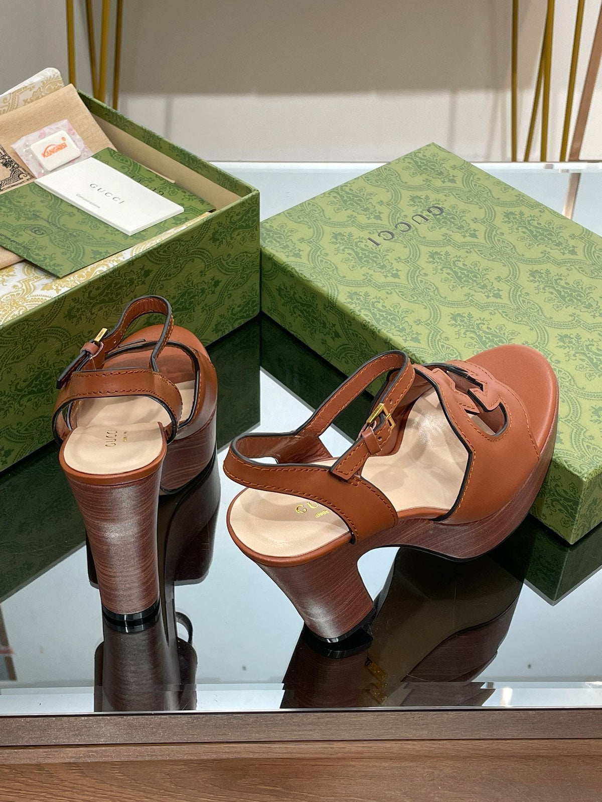 GG 120 INTERLOCKING G SANDAL CARAMEL CALFSKIN