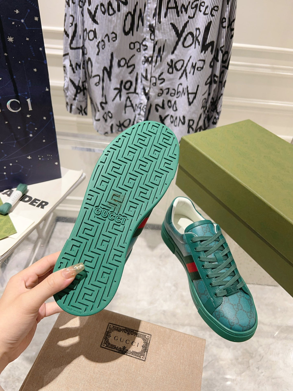 GG ACE GG SUPREME TRAINER OCEAN CALFSKIN