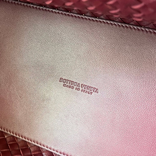 SMALL CABAT 32 IN BURGUNDY RED LAMBSKIN