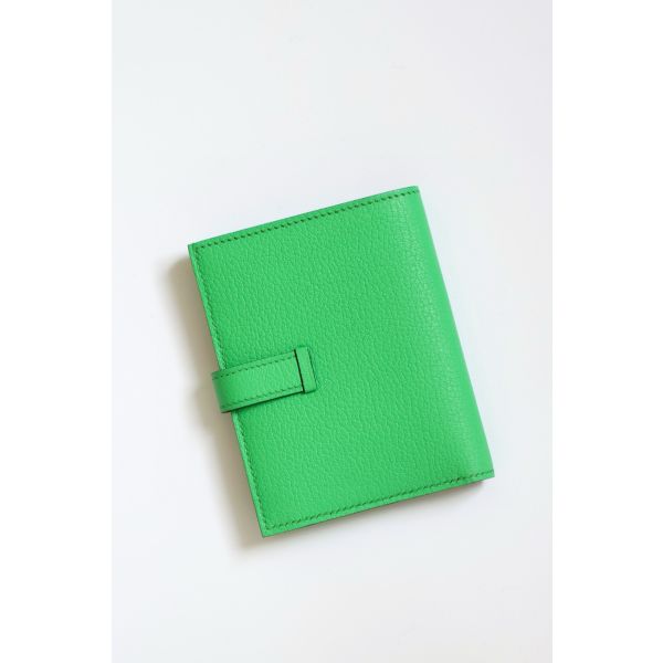HERM Bearn Compact Handmade Wallet in Vert Comics Chevre Mysore Goatskin