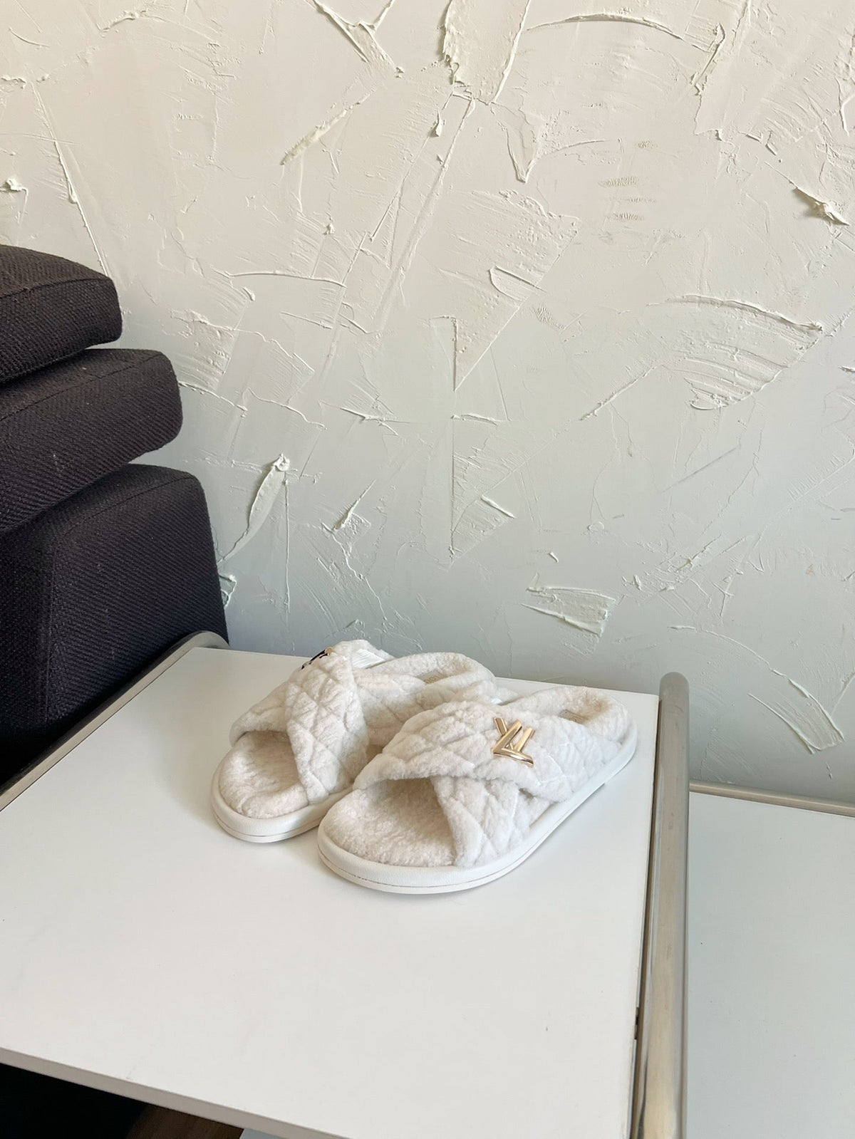 LV BLISS COMFORT MULE IN BEIGE SHEARLING