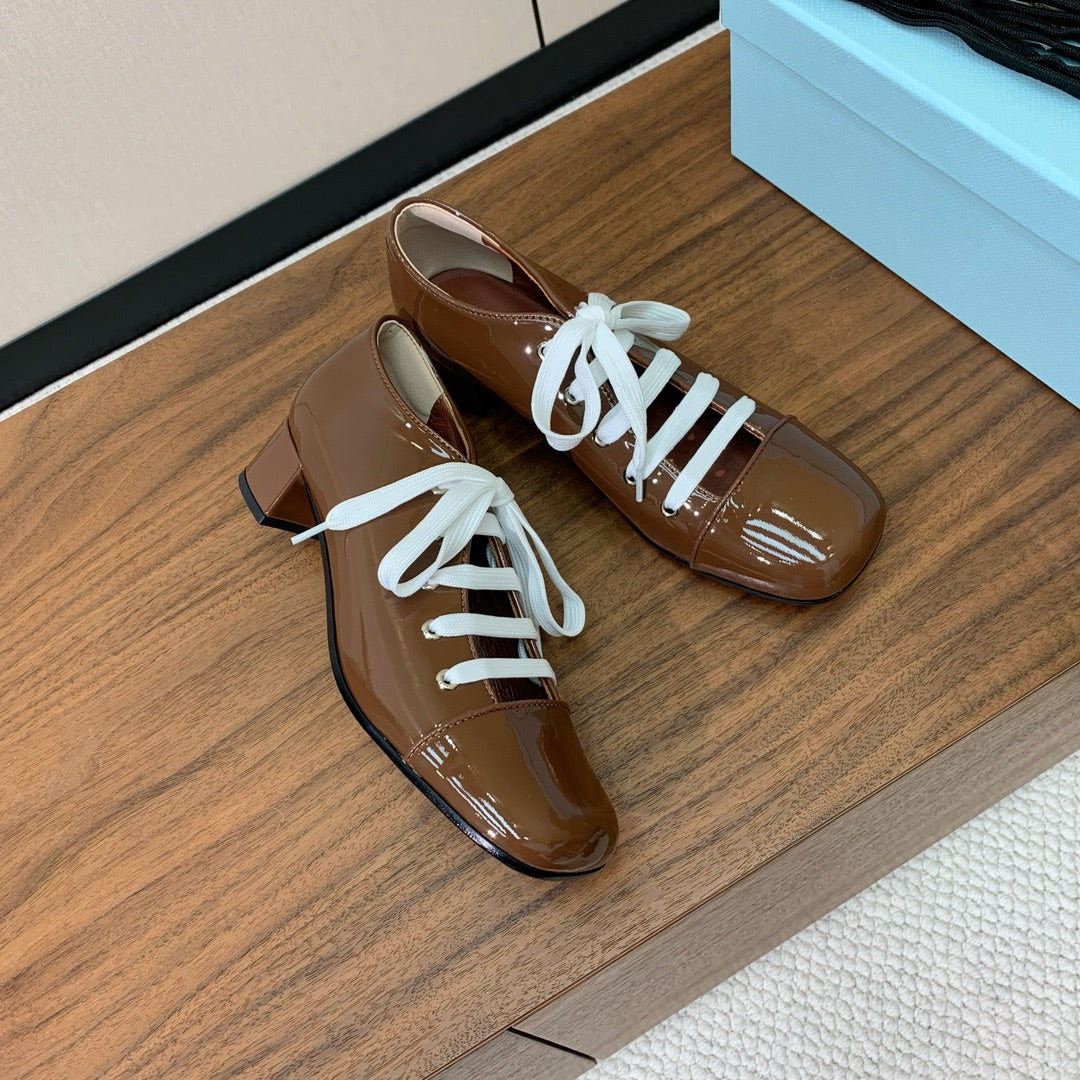 LACE-UP HIGH SHOES IN PECAN BROWN GLOSSY CALFSKIN