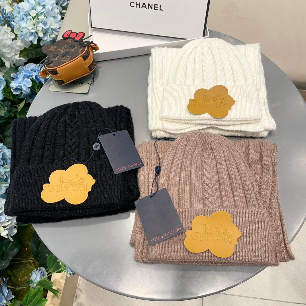 SET SCARF AND HAT IN LIGHT BROWN WOOL 419146