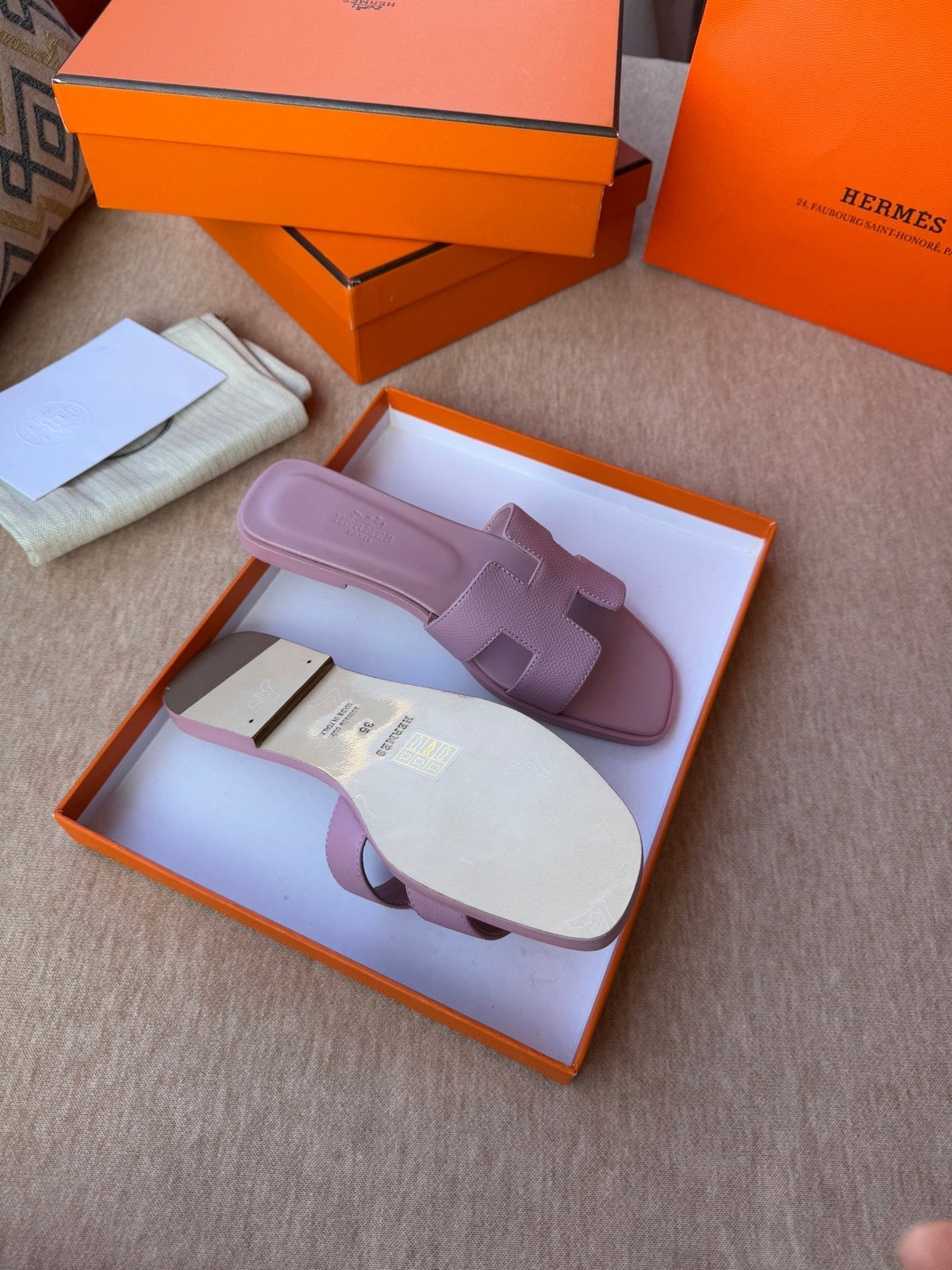 0RAN SANDALS IN PASTEL PURPLE CALFSKIN