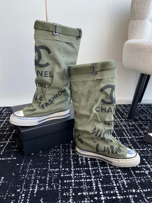 HIGH BOOTS IN ARMY GREEN CANVAS