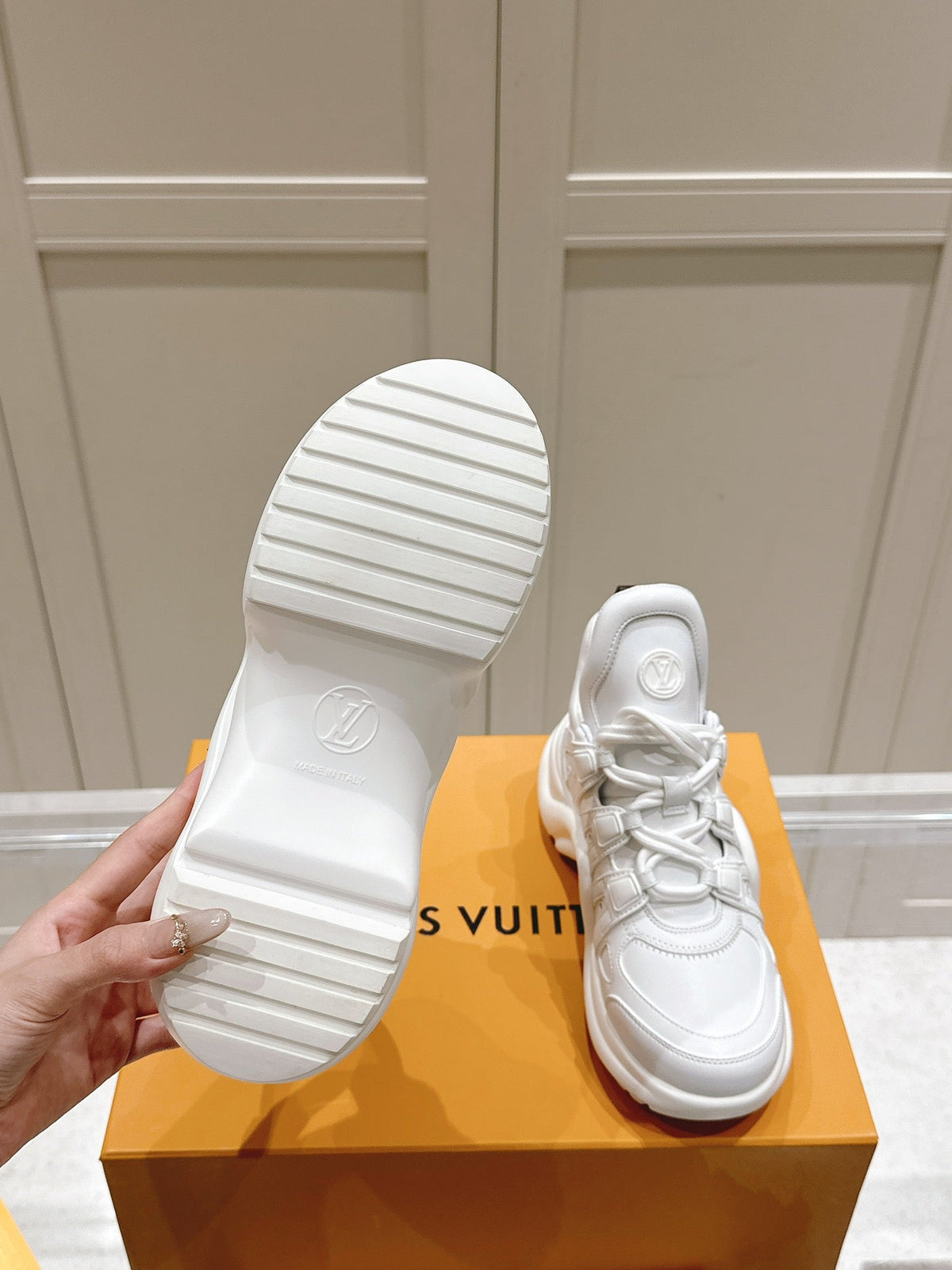 LV BARRACUDA SNEAKER IN WHITE CALFSKIN