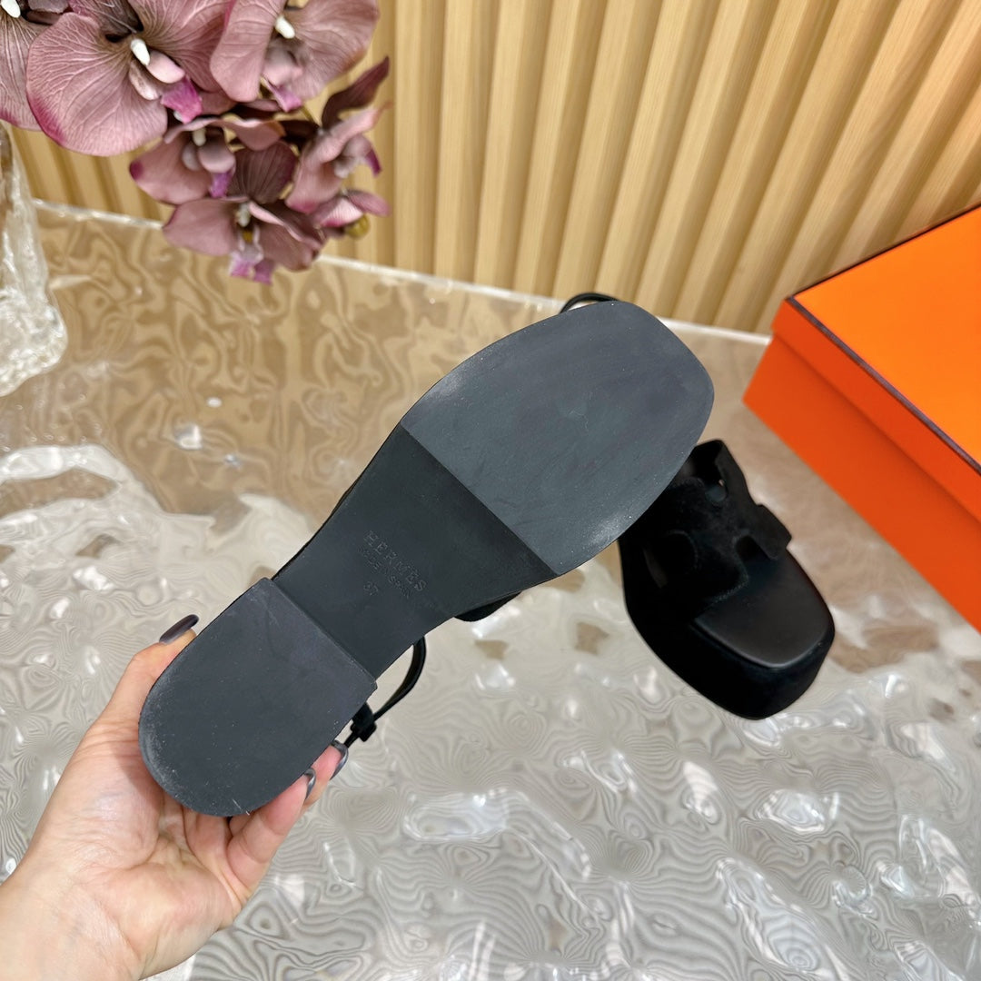 JAM 30 SANDAL IN BLACK VELVET