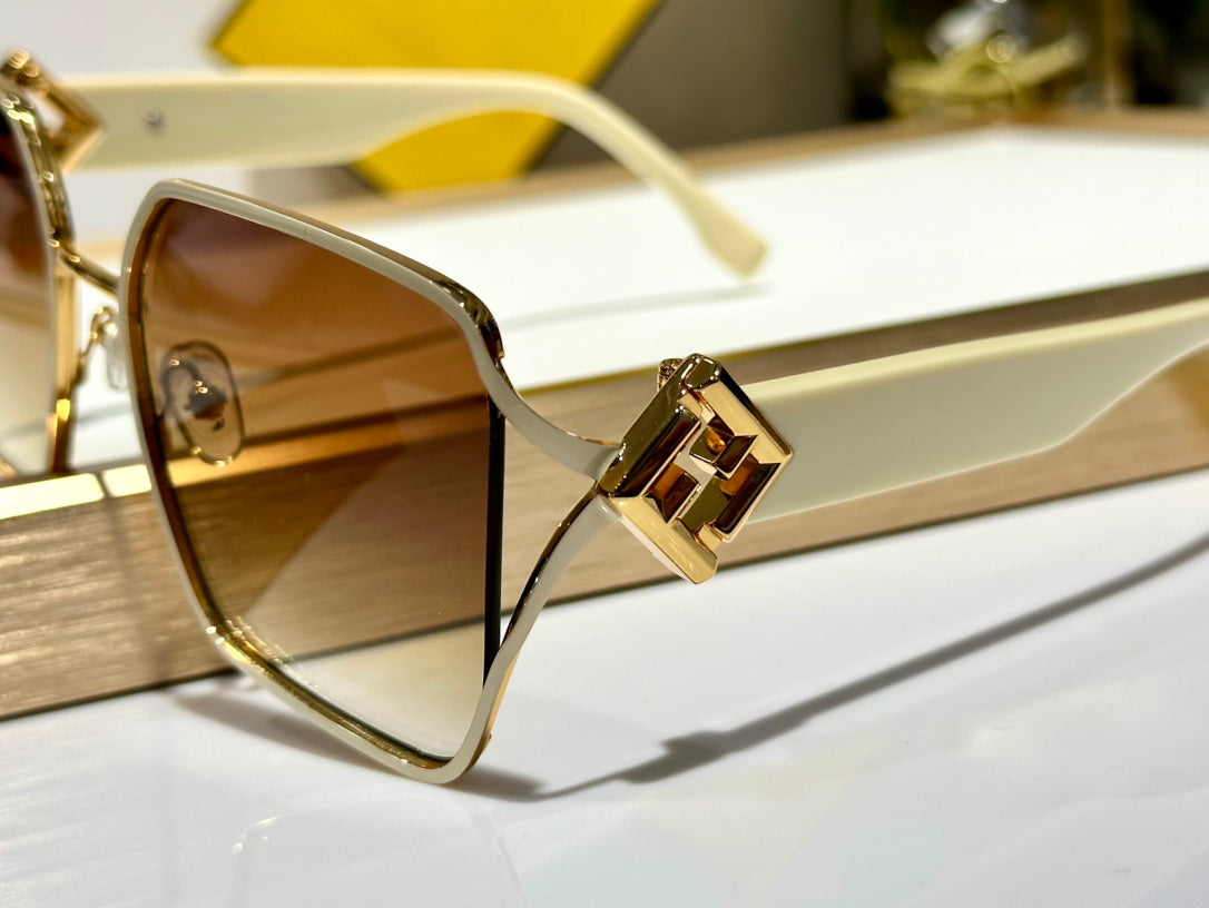 OVERSIZED FF DIAMONDS SQUARE FRAME SUNGLASSES FE40151U IN METAL