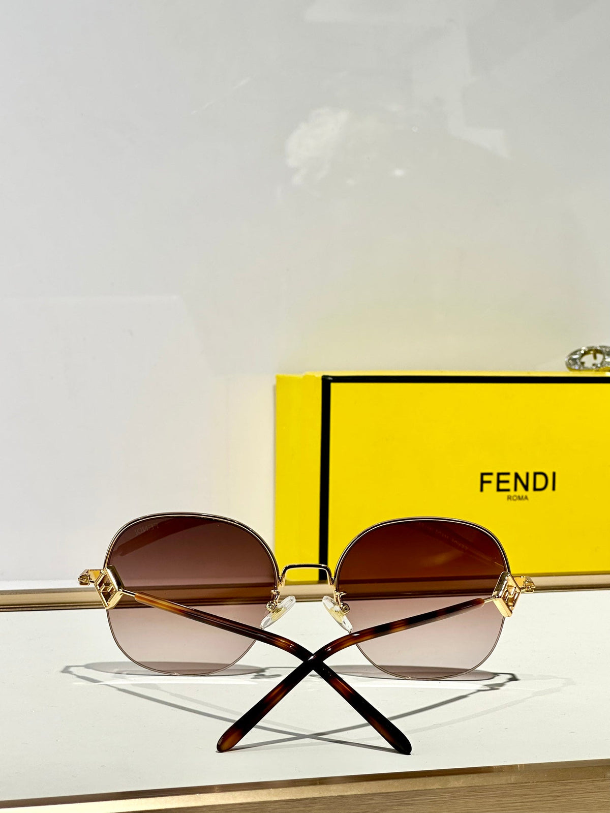 TRAVEL ROUND FRAME SUNGLASSES FD8136 IN METAL