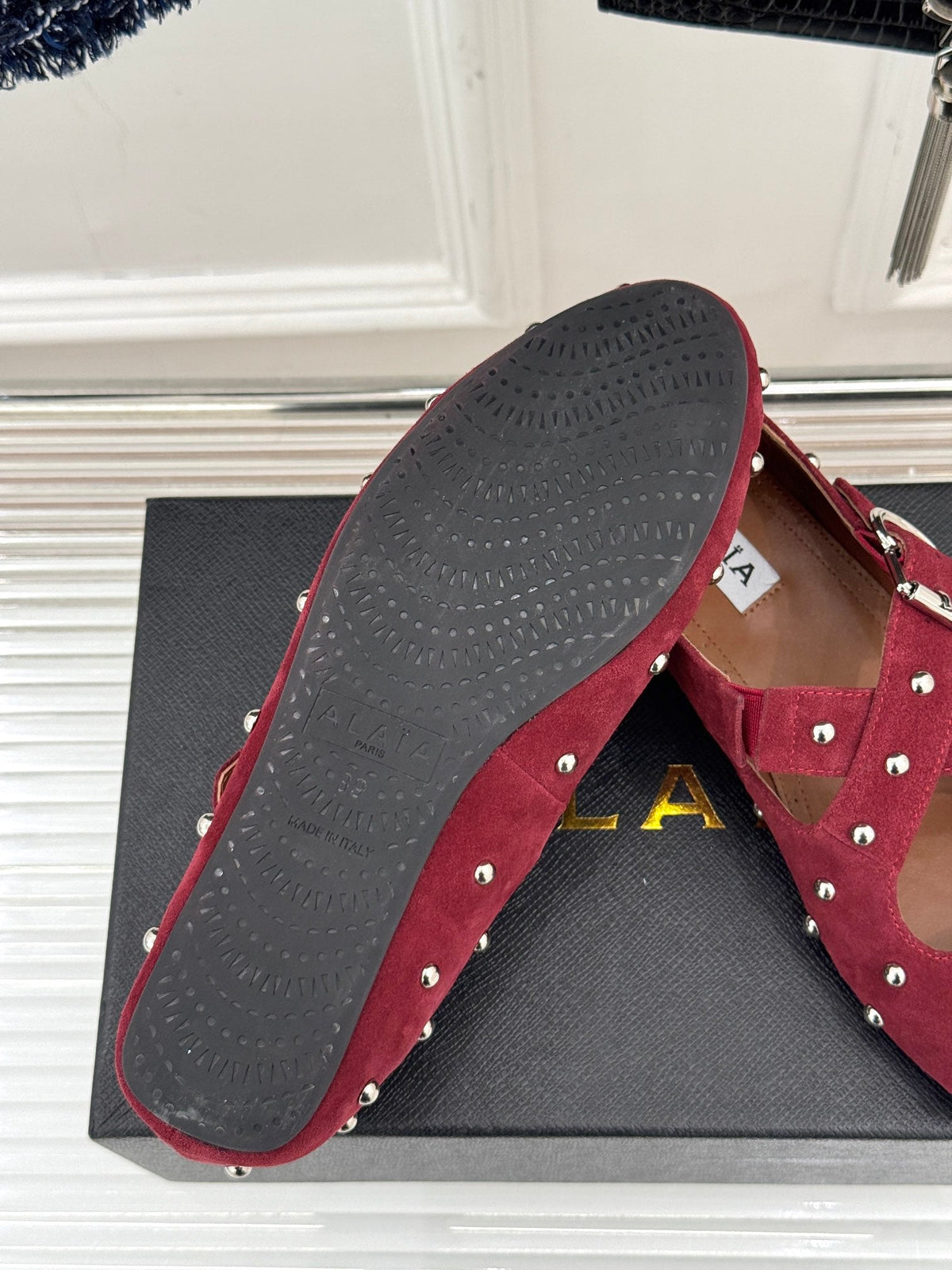 CROSSED STRAP BALLET FLATS IN BERRY RED SUEDE