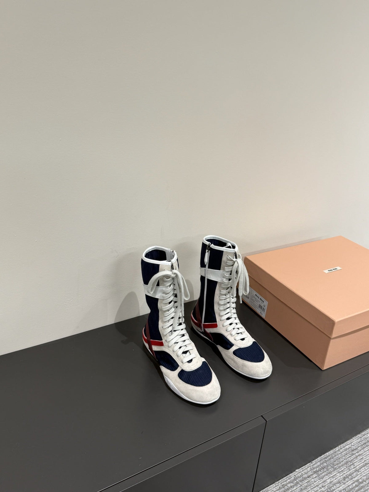 LACE-UP BOOTS IN BEIGE SUEDE AND NAVY MESH