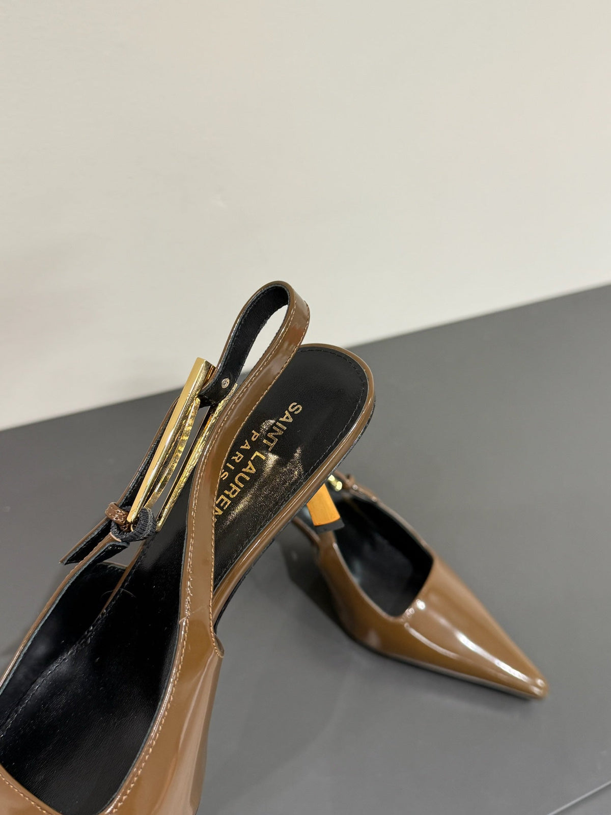 LEE SLINGBACK MID PUMPS IN BARK BROWN SHINY CALFSKIN