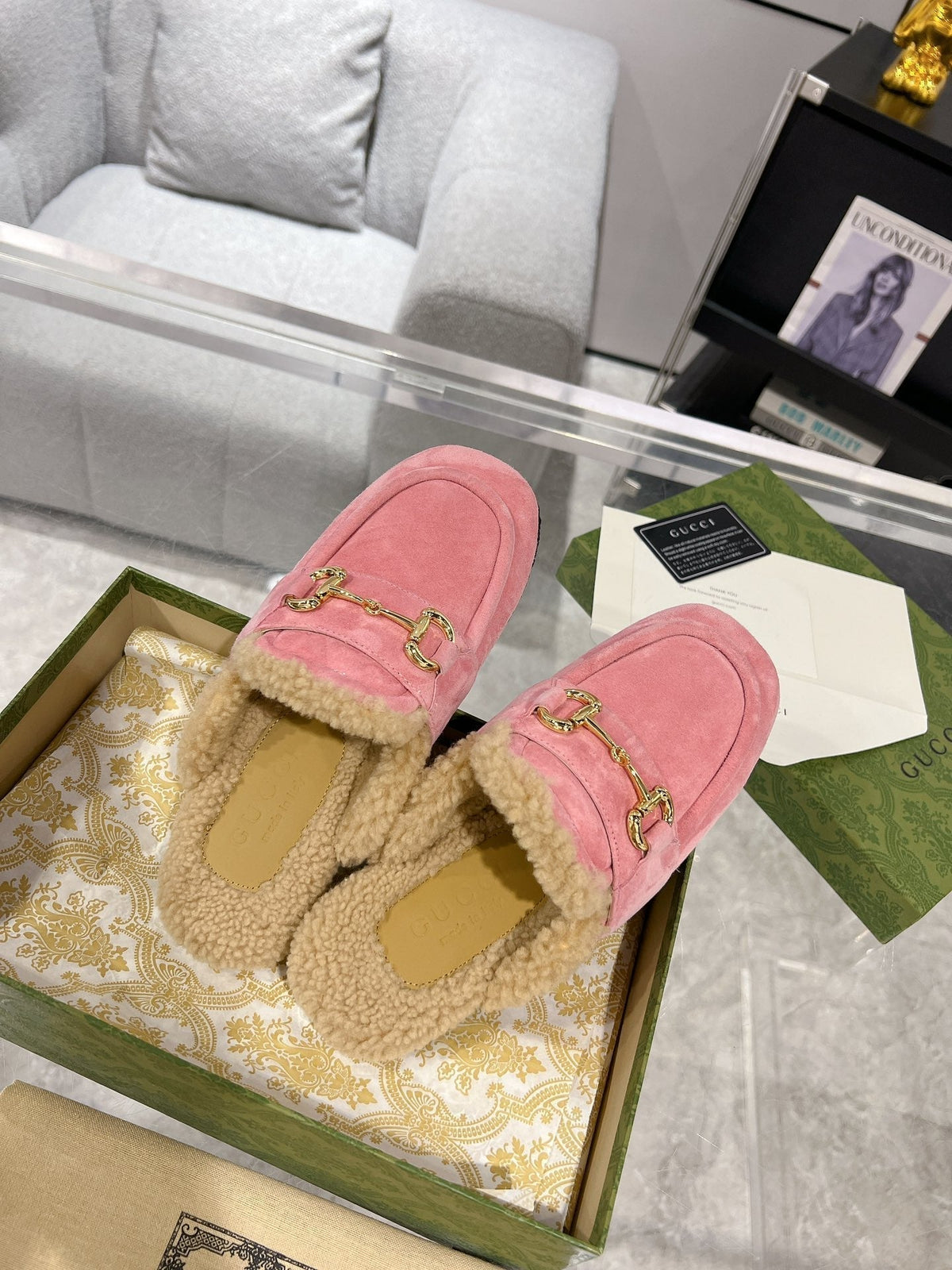 HORSEBIT MULE IN SALMON PINK SUEDE AND FLEECE LINING