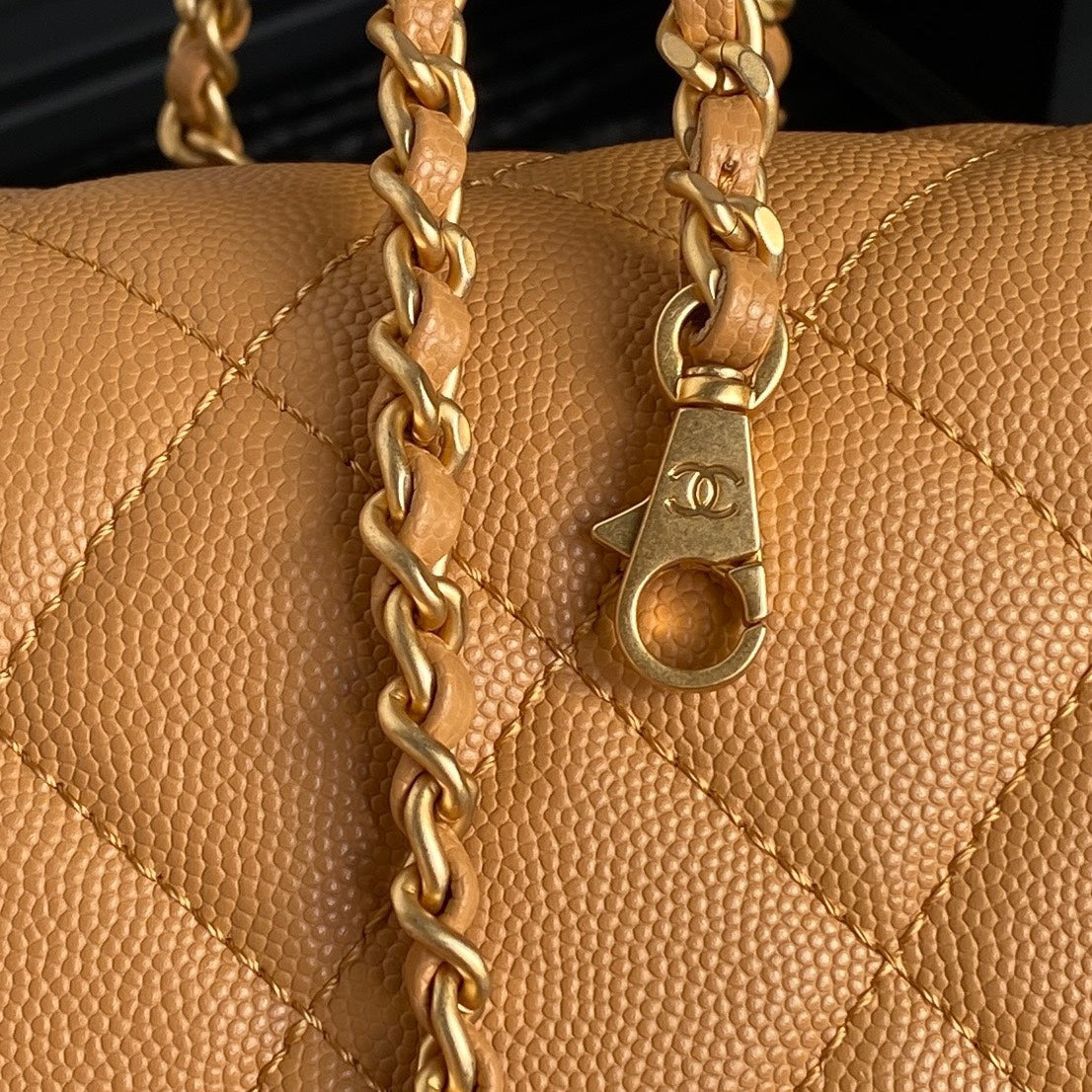 RETRO STYLE FLAP BAG 22 IN RAW SIENNA GRAINED CALFSKIN GOLD HARDWARE
