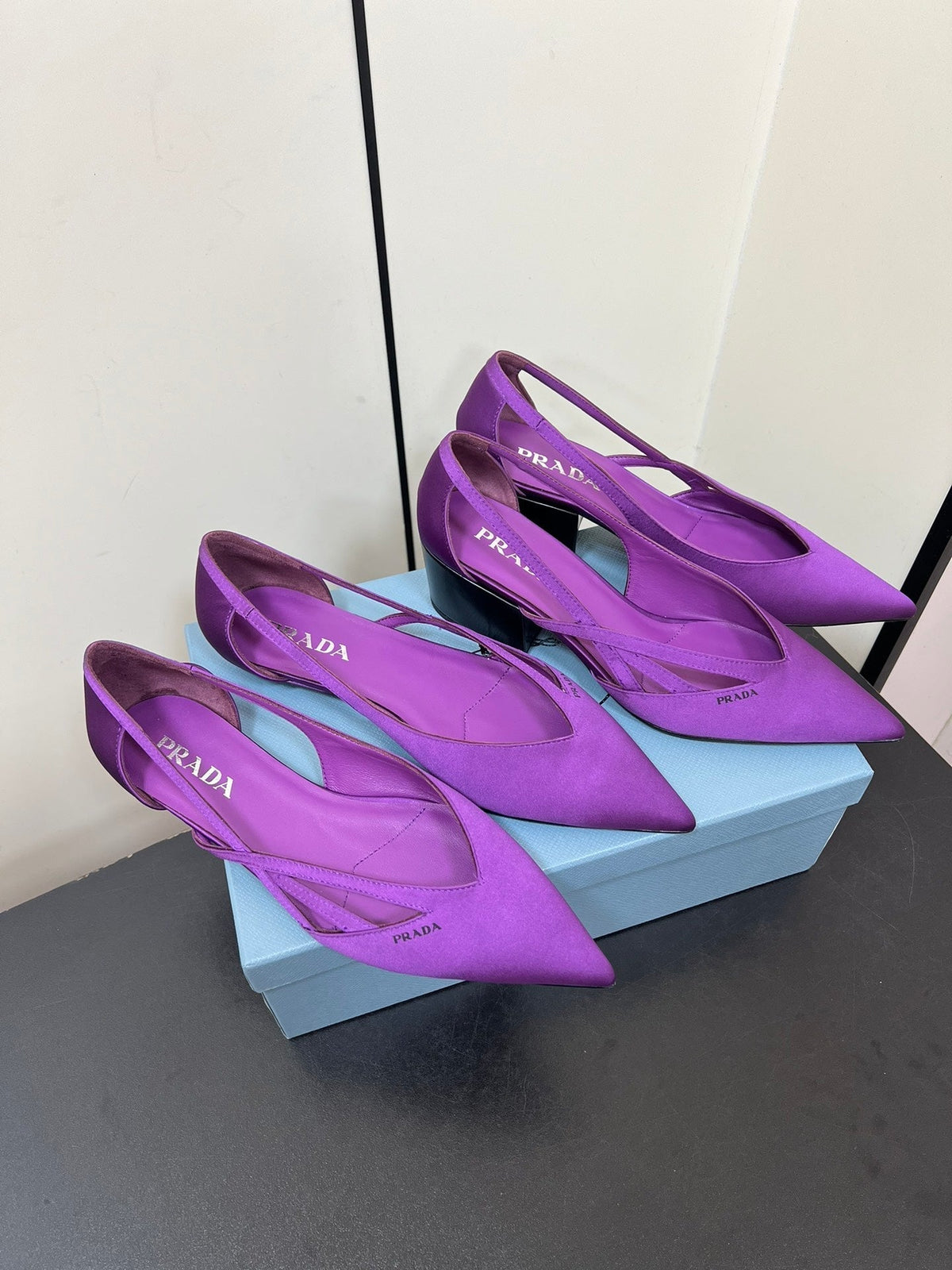 CUT-OUT BALLERINAS IN VIOLET SATIN