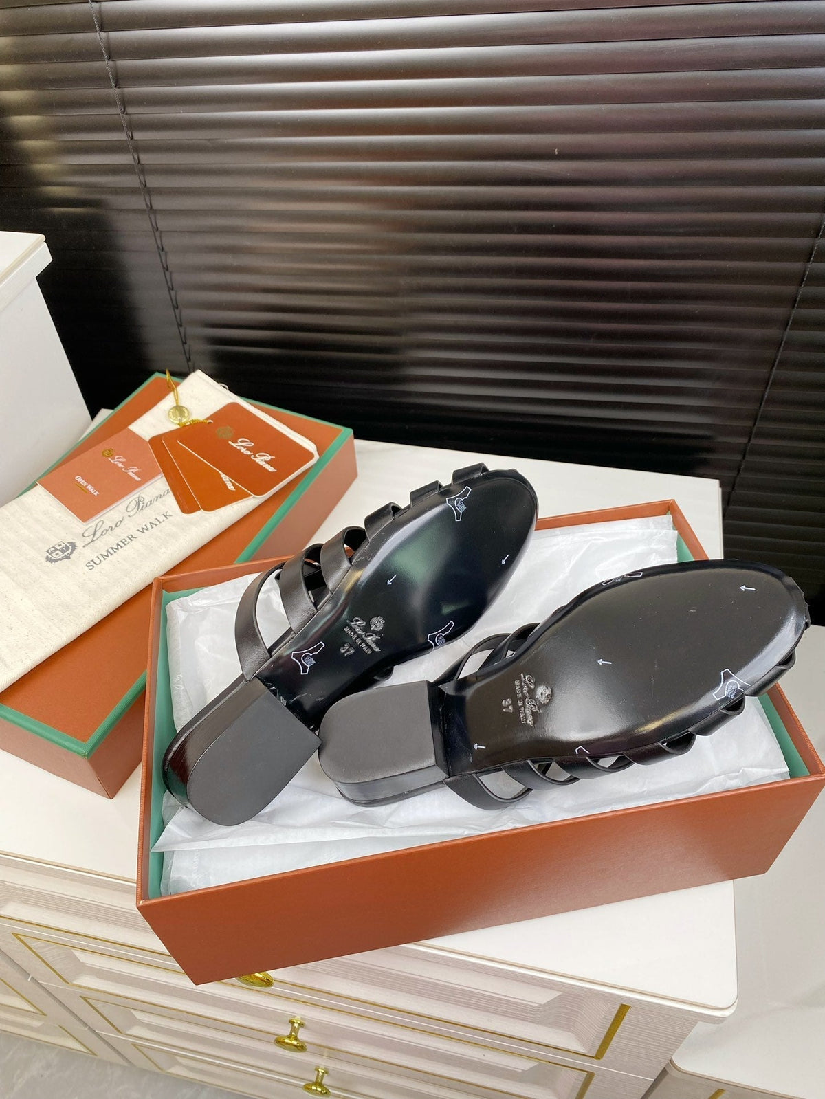 LP KAEDE SANDALS BLACK CALFSKIN