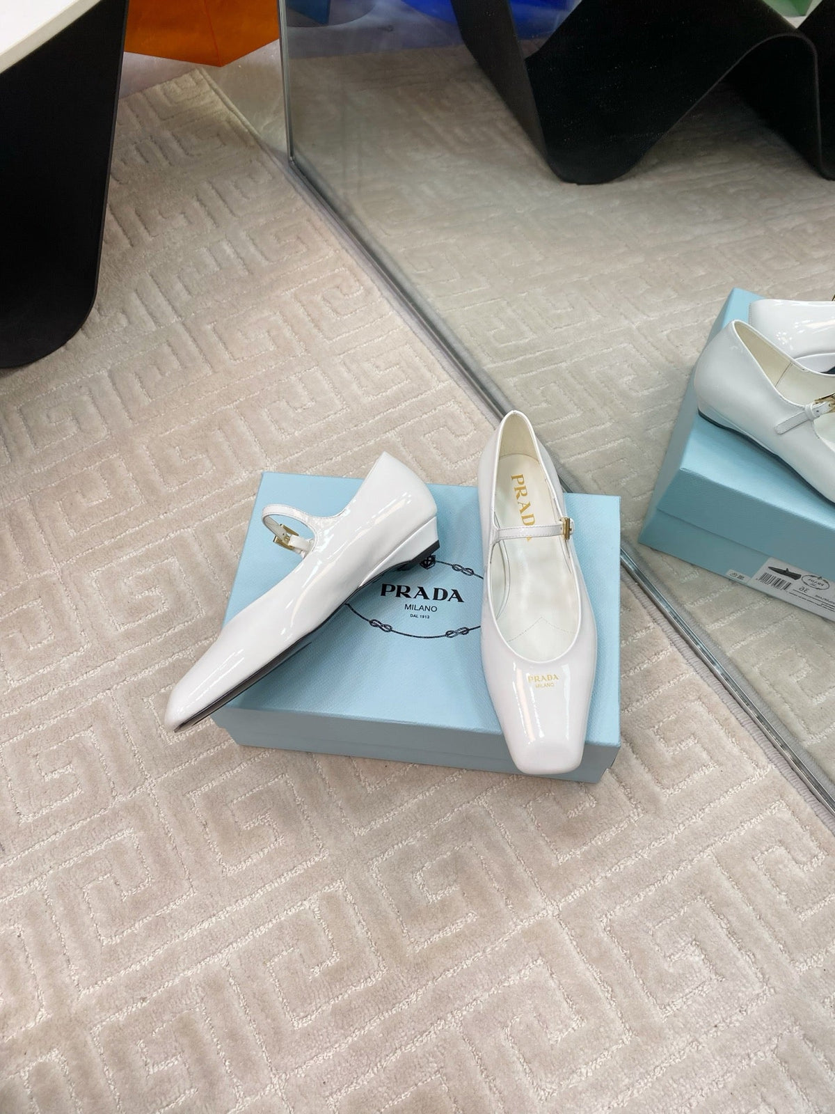MARY JANE FLATS SQUARE TOE IN WHITE PATENT SHEEPSKIN