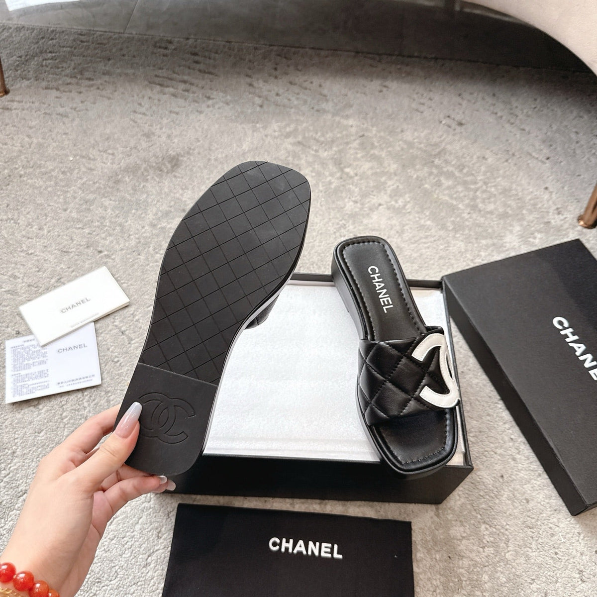 SLIPPERS IN BLACK CALFSKIN QUILTED