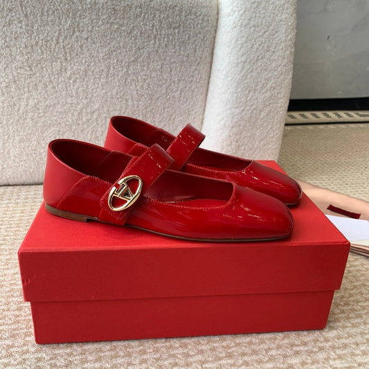 VLOGO LOCKER MARY-JANE BALLERINA IN CRIMSON RED CALFSKIN