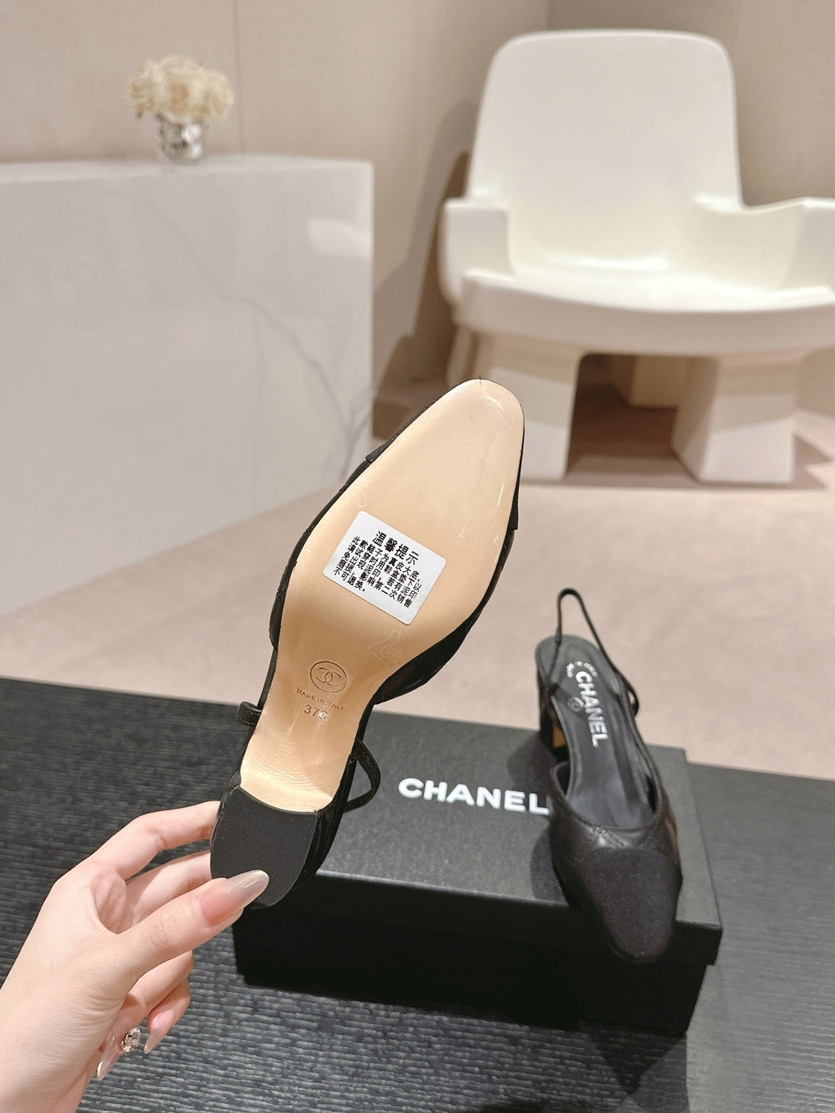 HIGH SLINGBACKS IN BLACK LAMBSKIN AND SATIN