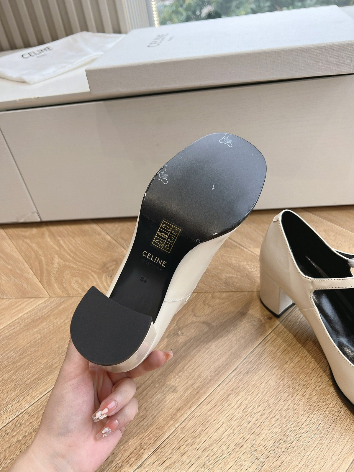 HIGH MARY JANE SHOES IN WHITE PATENT CALFSKIN