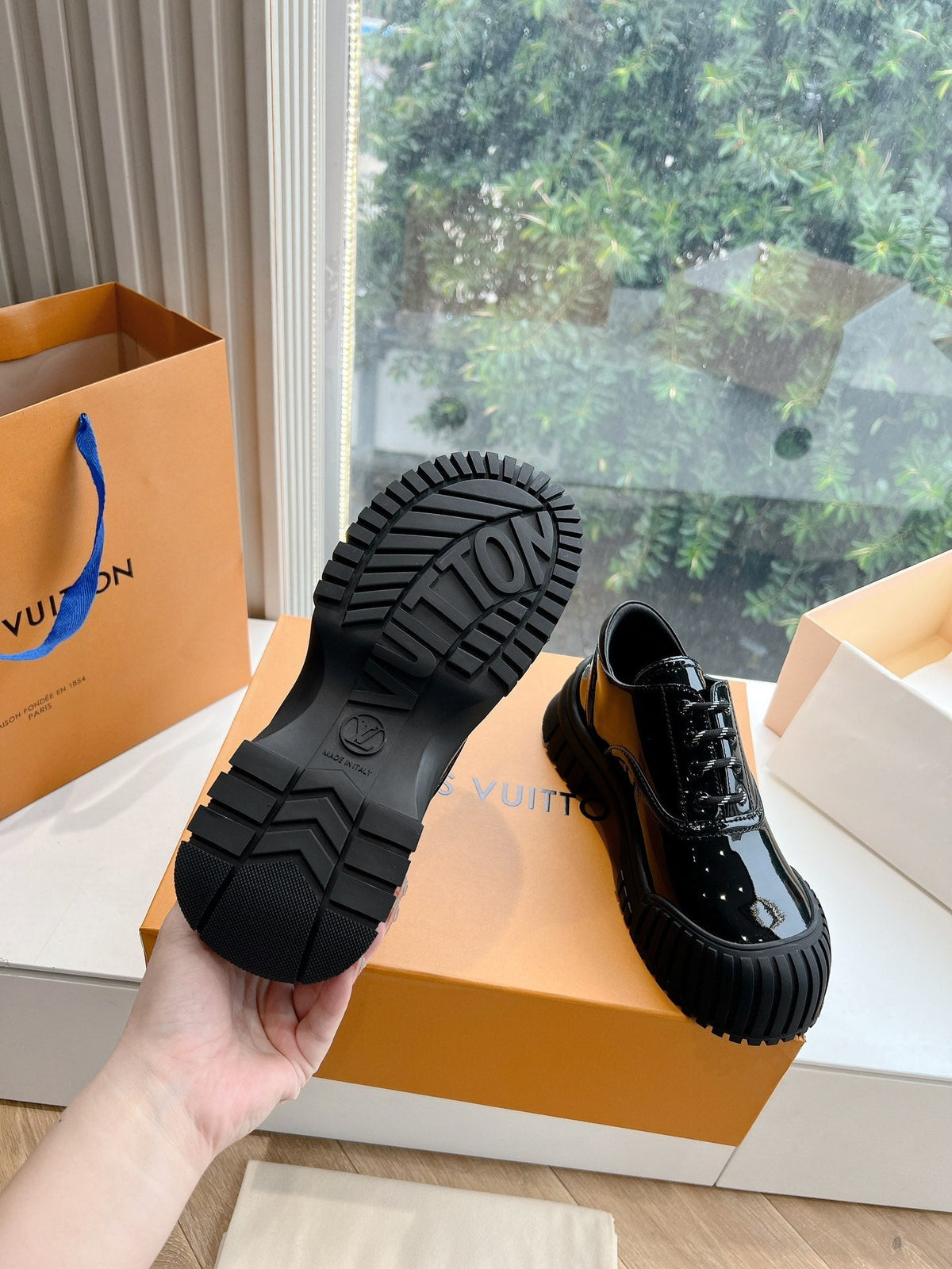 LV ARCHLIGHT SKATE SNEAKER IN BLACK GLOSSY CALFSKIN