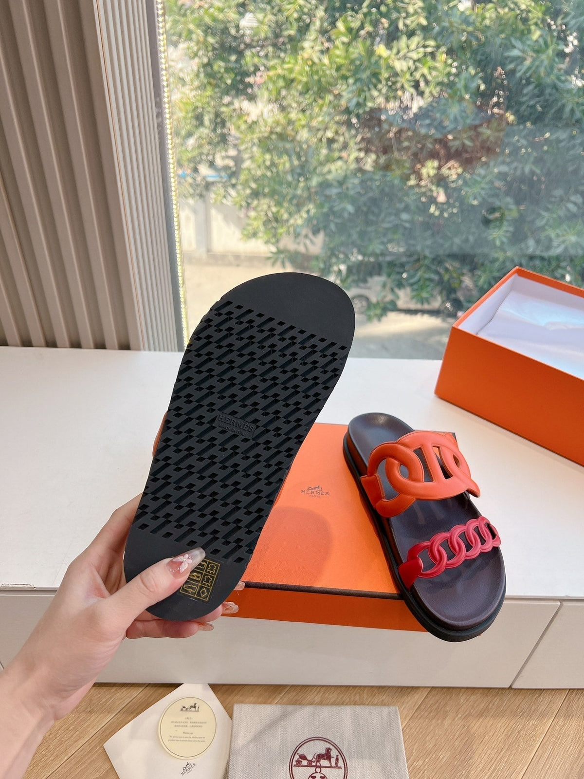 EXTRA SANDAL IN CHERRY RED MIX FIRE ORANGE CALFSKIN