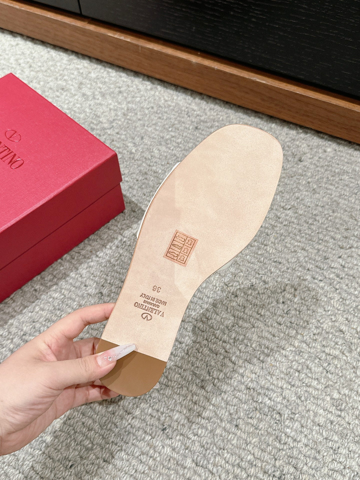 VLOGO CUT-OUT WHITE CALFSKIN SLIDE SANDAL