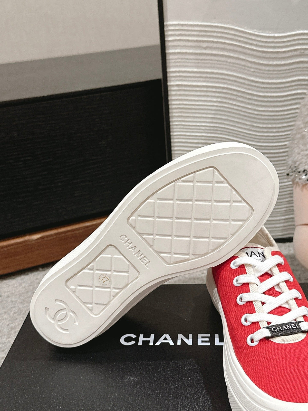 LACE-UP SNEAKERS IN CHERRY RED CANVAS