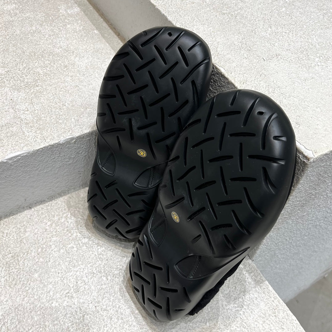SNAP SLIPPER IN BLACK SUEDE AND SHEARLING LINING