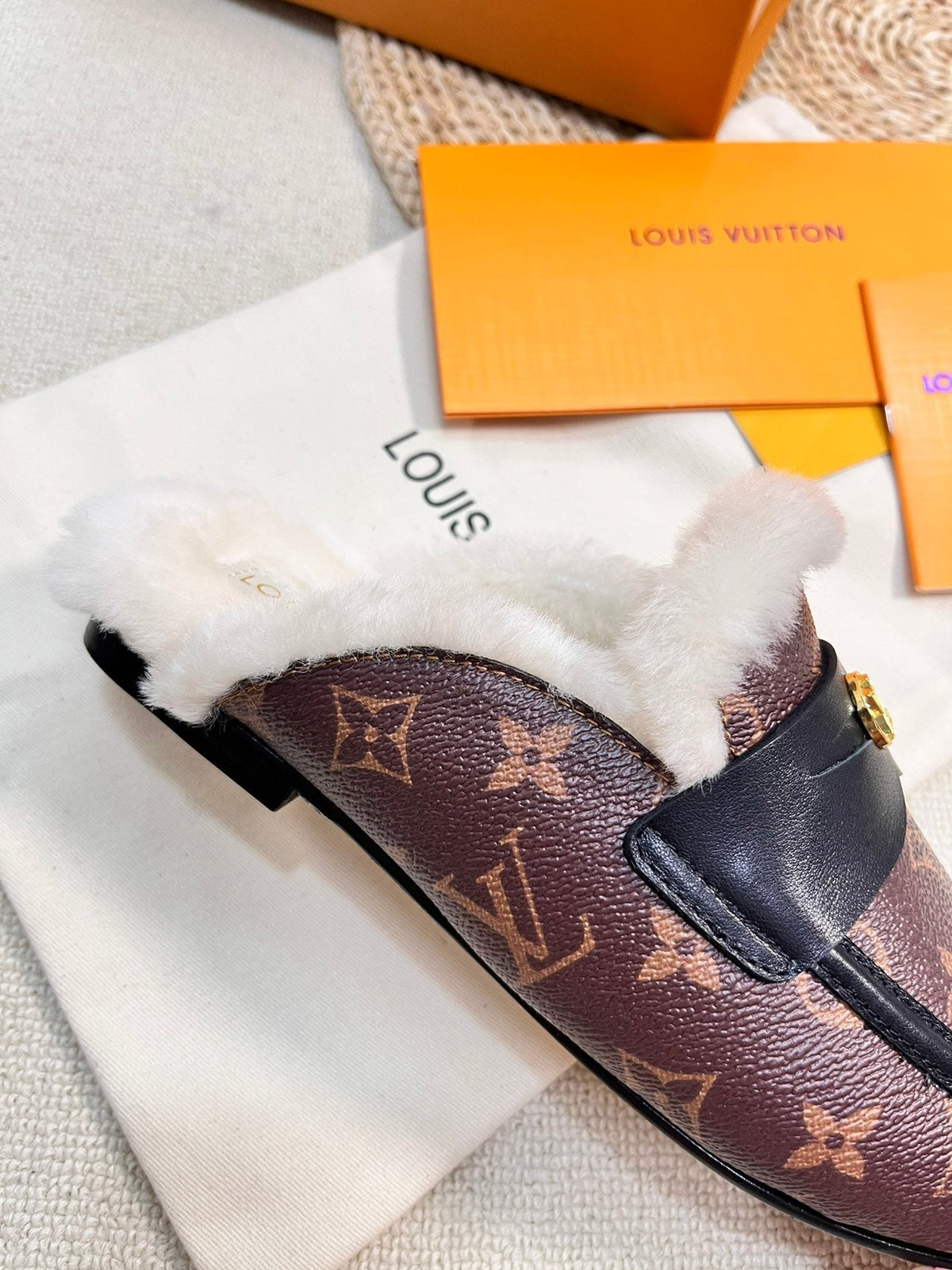 FLAT MULE IN CHESTNUT BROWN MONOGRAM CALFSKIN AND SHEARLING LINING