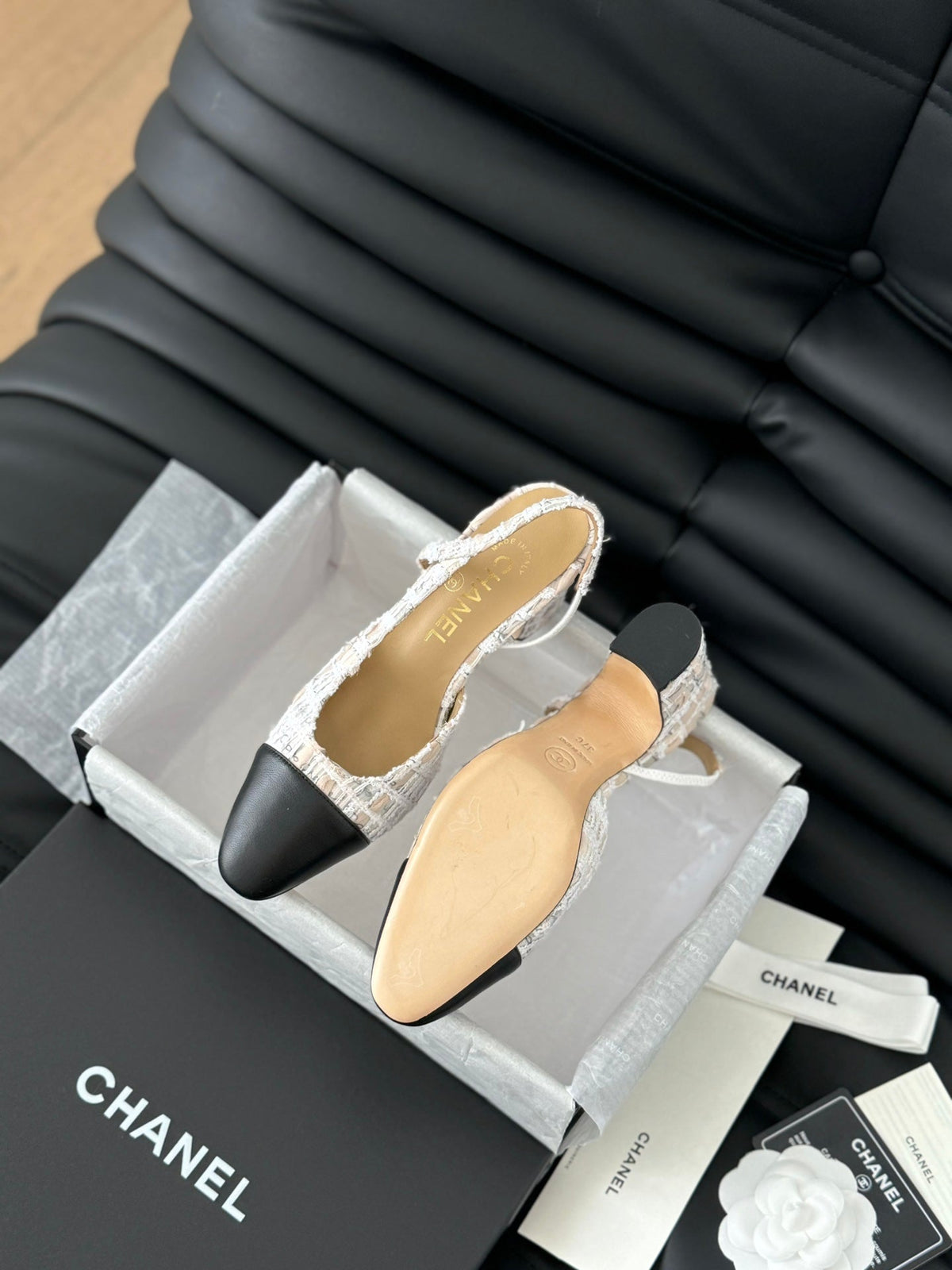 HIGH SLINGBACK IN BEIGE TWEED AND BLACK LAMBSKIN