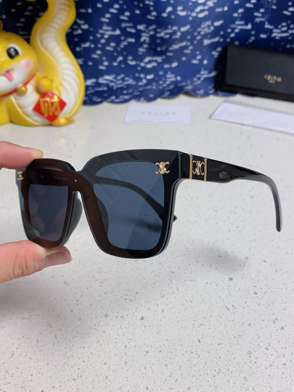 TRIOMPHE SUNGLASSES 548637 IN BLACK ACETATE