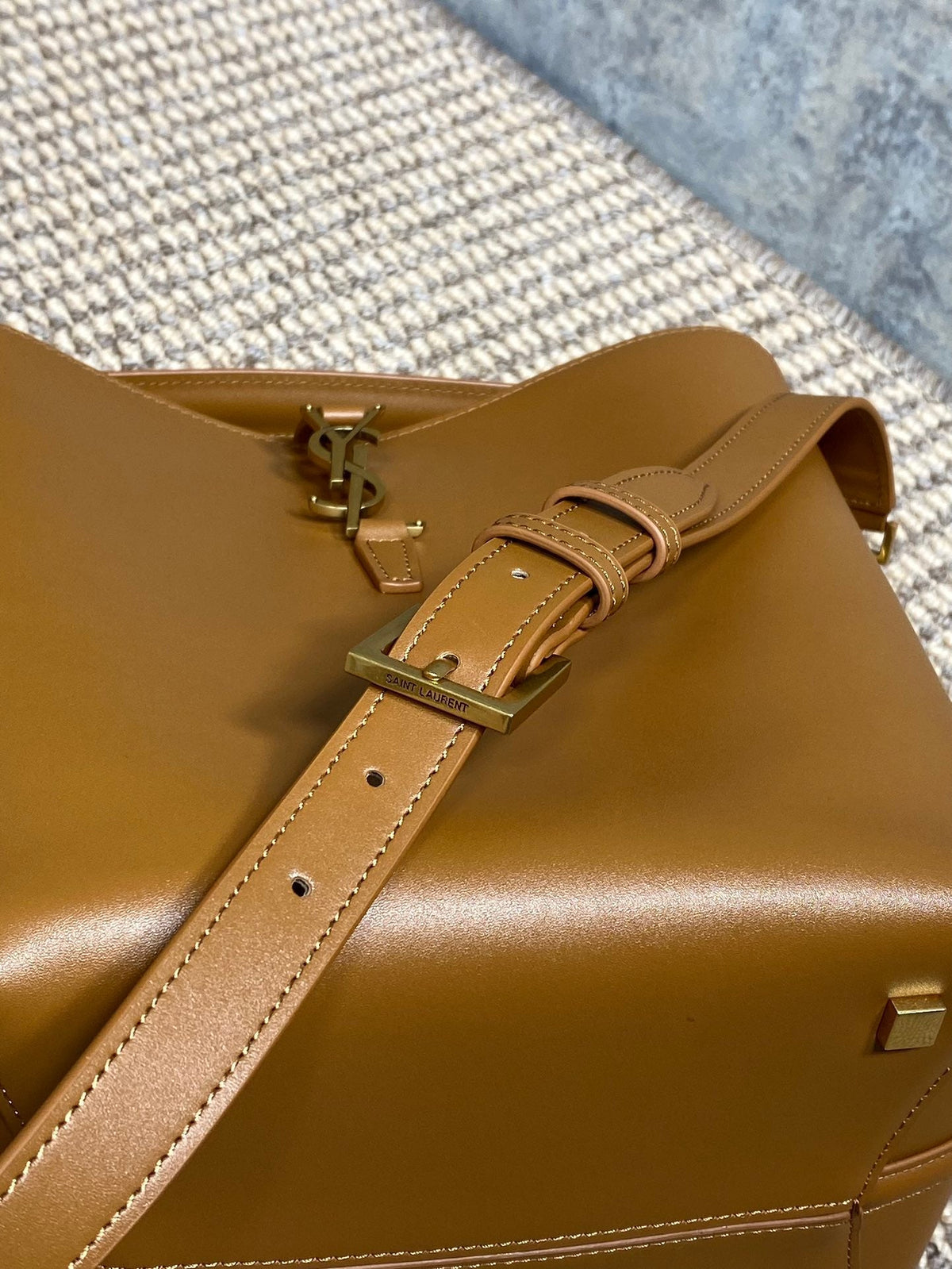 LE 37 MEDIUM BUCKET BAG 25 IN TORTILLA BROWN CALFSKIN GOLD HARDWARE