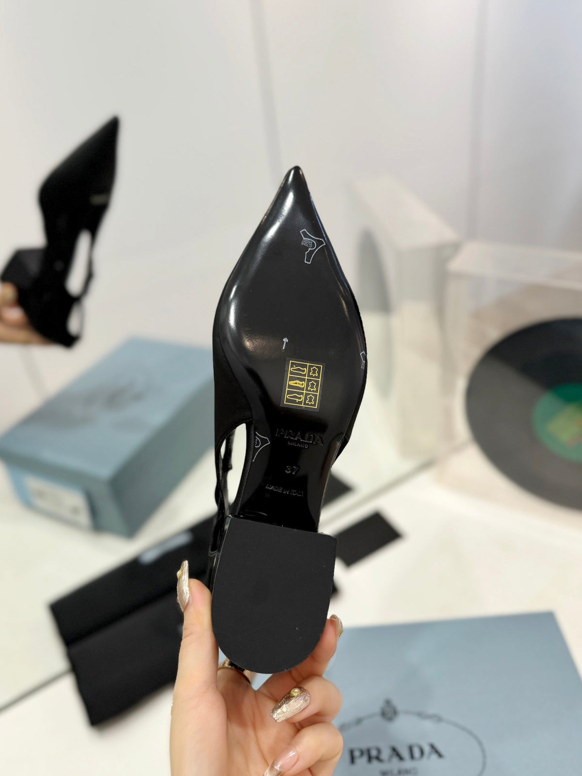 PRA STRAP CUT-OUT PUMPS BLACK SATIN