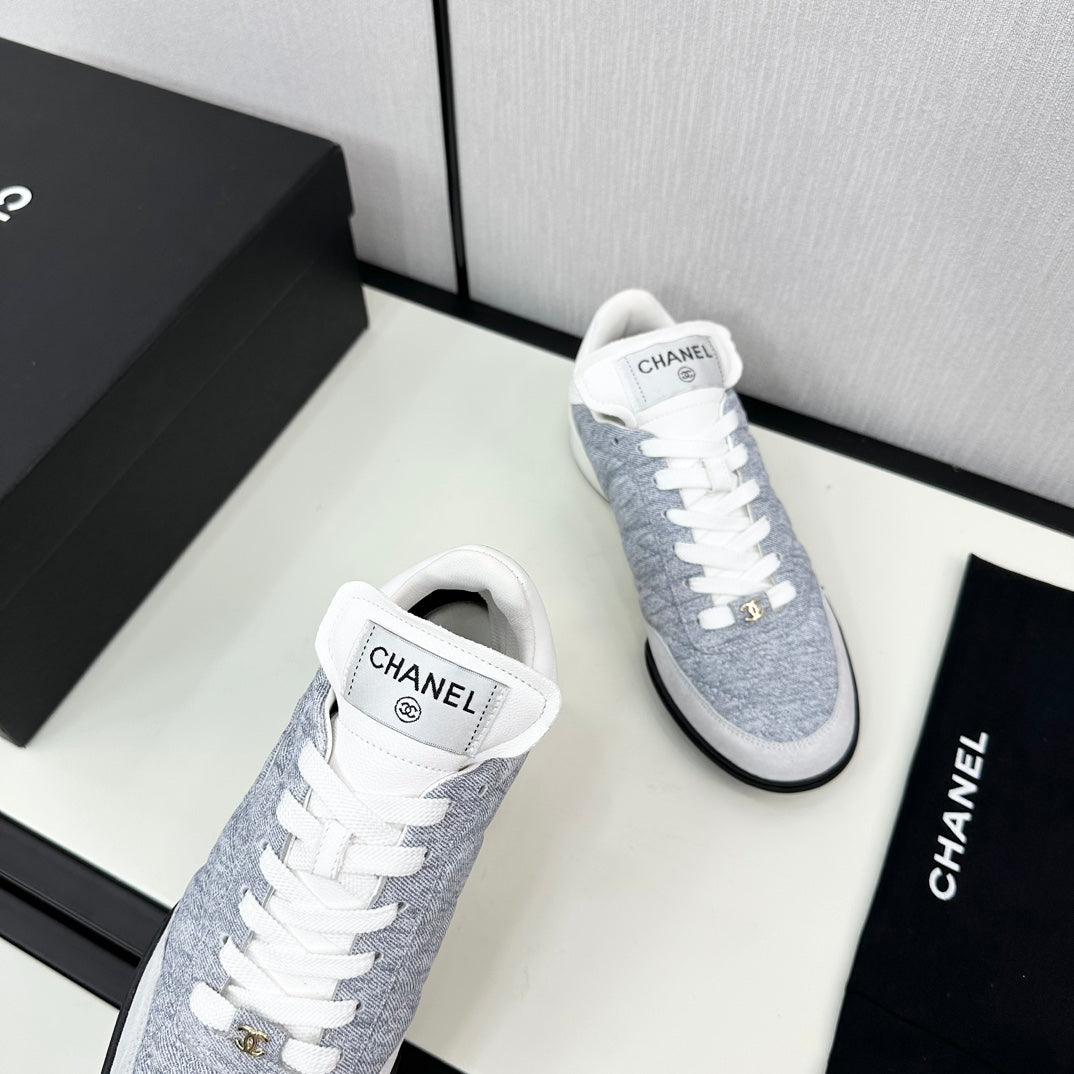 SPORTS SHOES IN GREY FABRIC