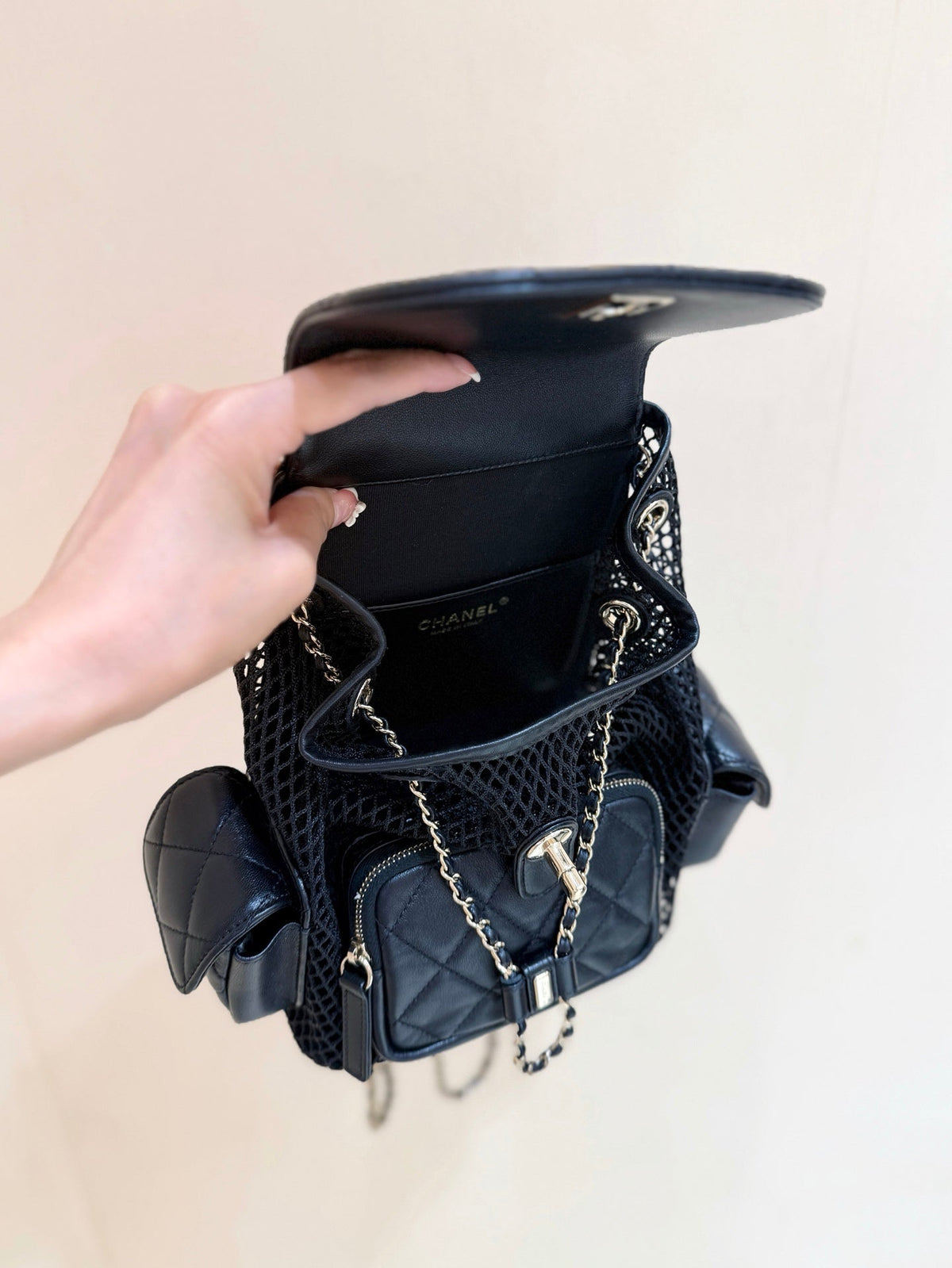 MESH DRAWSTRING BACKPACK 25 IN BLACK CALFSKIN GOLD-TONE METAL