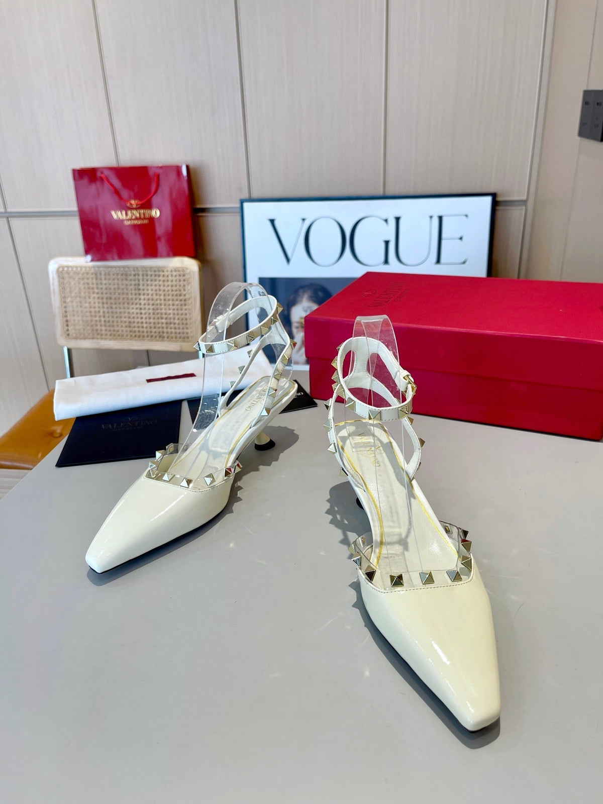 ROCKSTUD CAGED SLINGBACKS 5 CM IN WHITE CALFSKIN