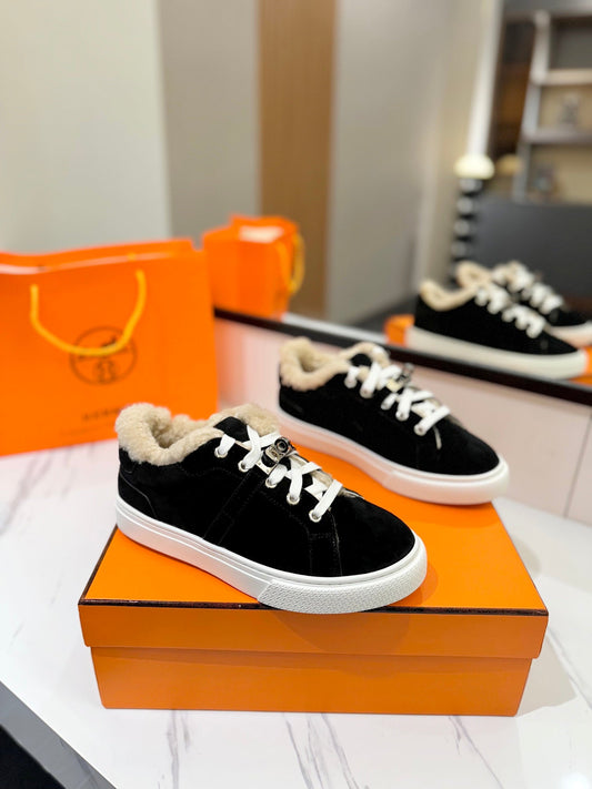 DAY SNEAKER IN BLACK SUEDE AND FLEECE LINING