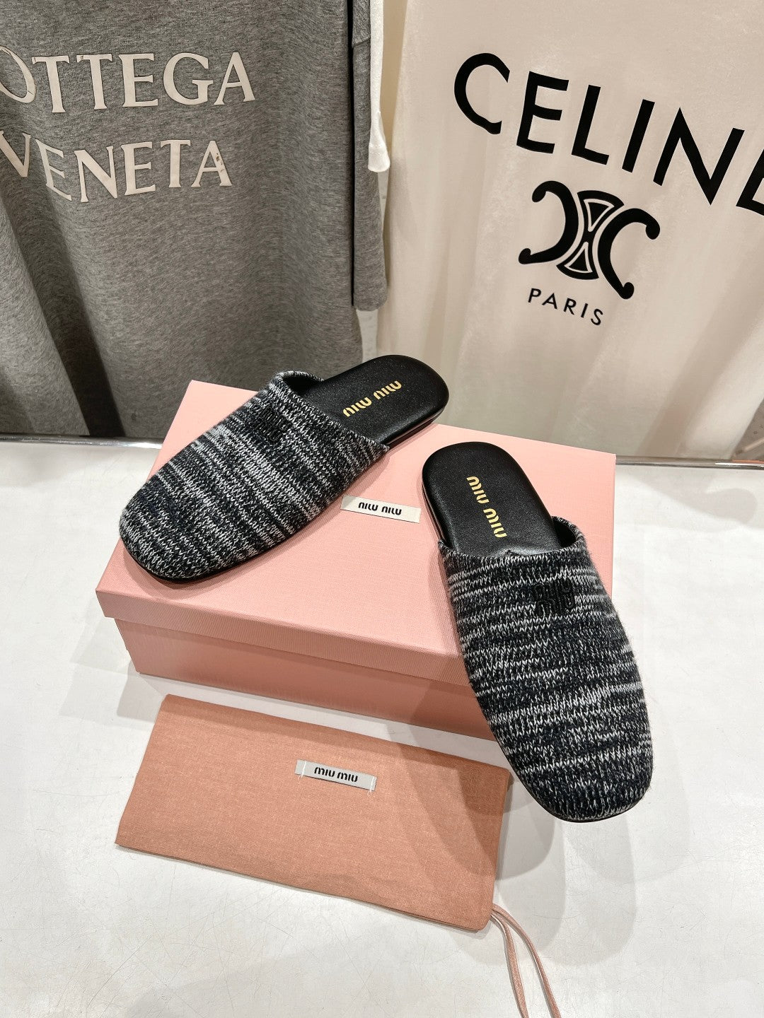 KNITTED MULES IN BLACK MIX WHITE WOOL