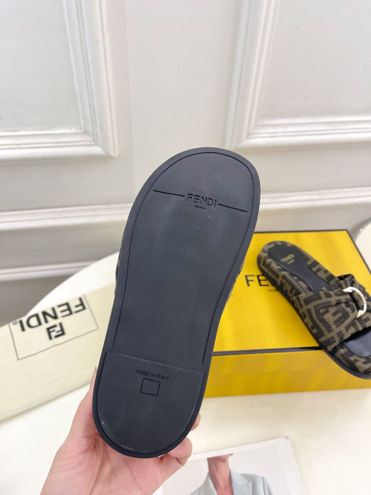 FENDI FLAT SLIPPER IN CEDAR BROWN MIX BLACK MONOGRAM JACQUARD FABRIC WITH GOLD HARDWARE
