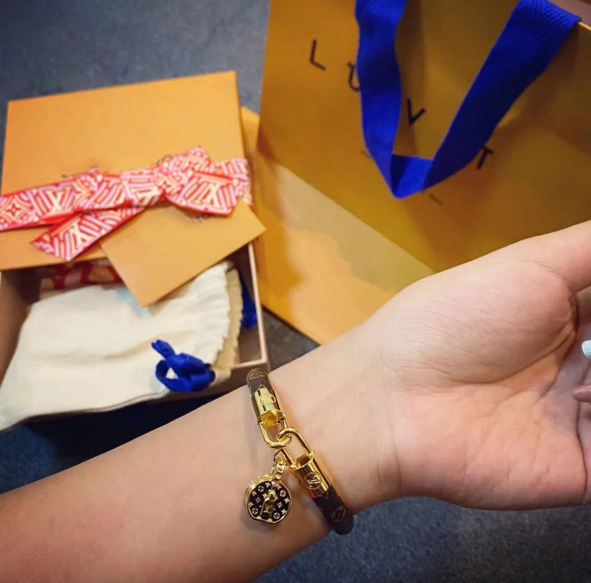 LV BAG LEATHER GOLD BRACELET