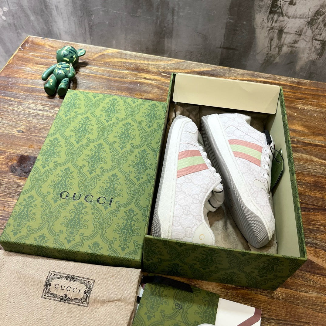 GUC Sneakers