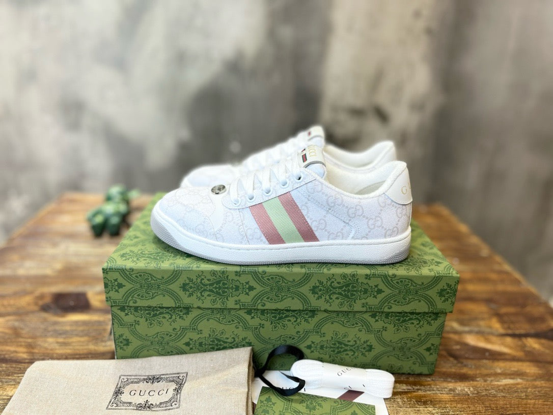 GUC Sneakers